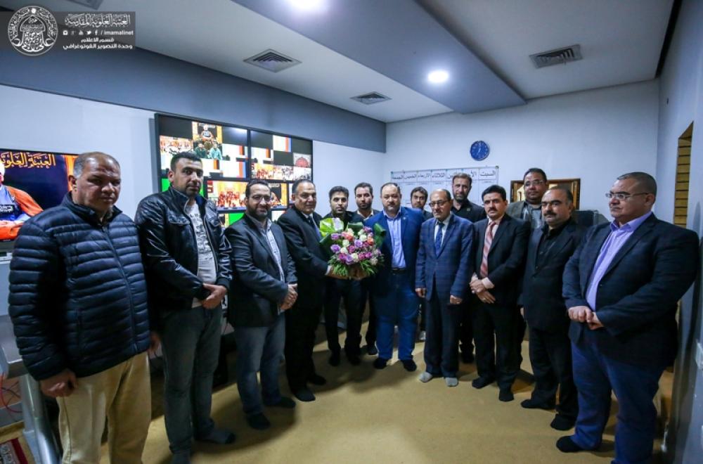 نقيب الصحفيين العراقيين يقدم باقة ورد لقناة العتبة العلوية المقدسة الفضائية بمناسبة انطلاقها