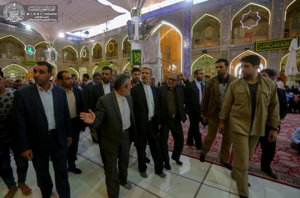 وزير الدفاع الإيراني أمير حاتمي يتشرف بزيارة مرقد أمير المؤمنين(عليه السلام)