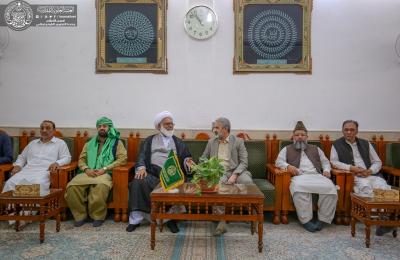 وفد من وزارة الشؤون الدينية الباكستانية يتشرف بزيارة مرقد أمير المؤمنين(عليه السلام)