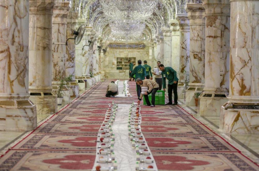 مضيف العتبة العلوية المقدسة يقيم سفرة رمضانية في رحاب صحن فاطمة (عليه السلام)