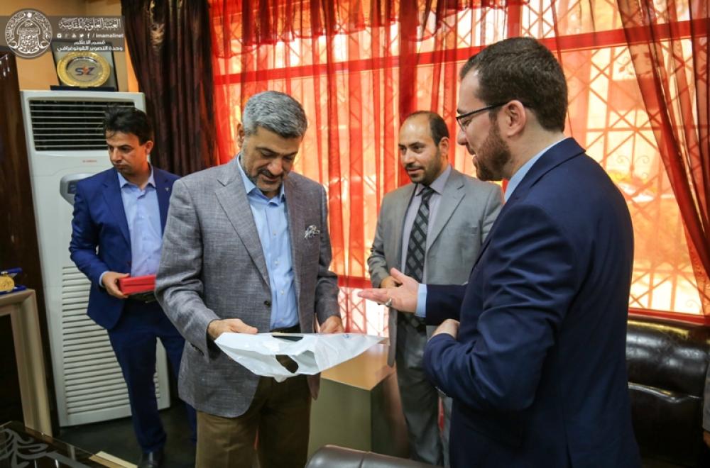 وفد رسمي من الأمانة العامة يزور جناح العتبة العلوية في معرض (جيتكس العراق) 