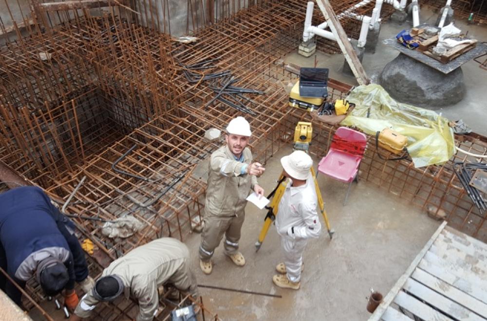 الكوادر الهندسية في العتبة العلوية تعلن إكمال عملية تسليح أرضية بناية  "صيانة الإلكترونيات"