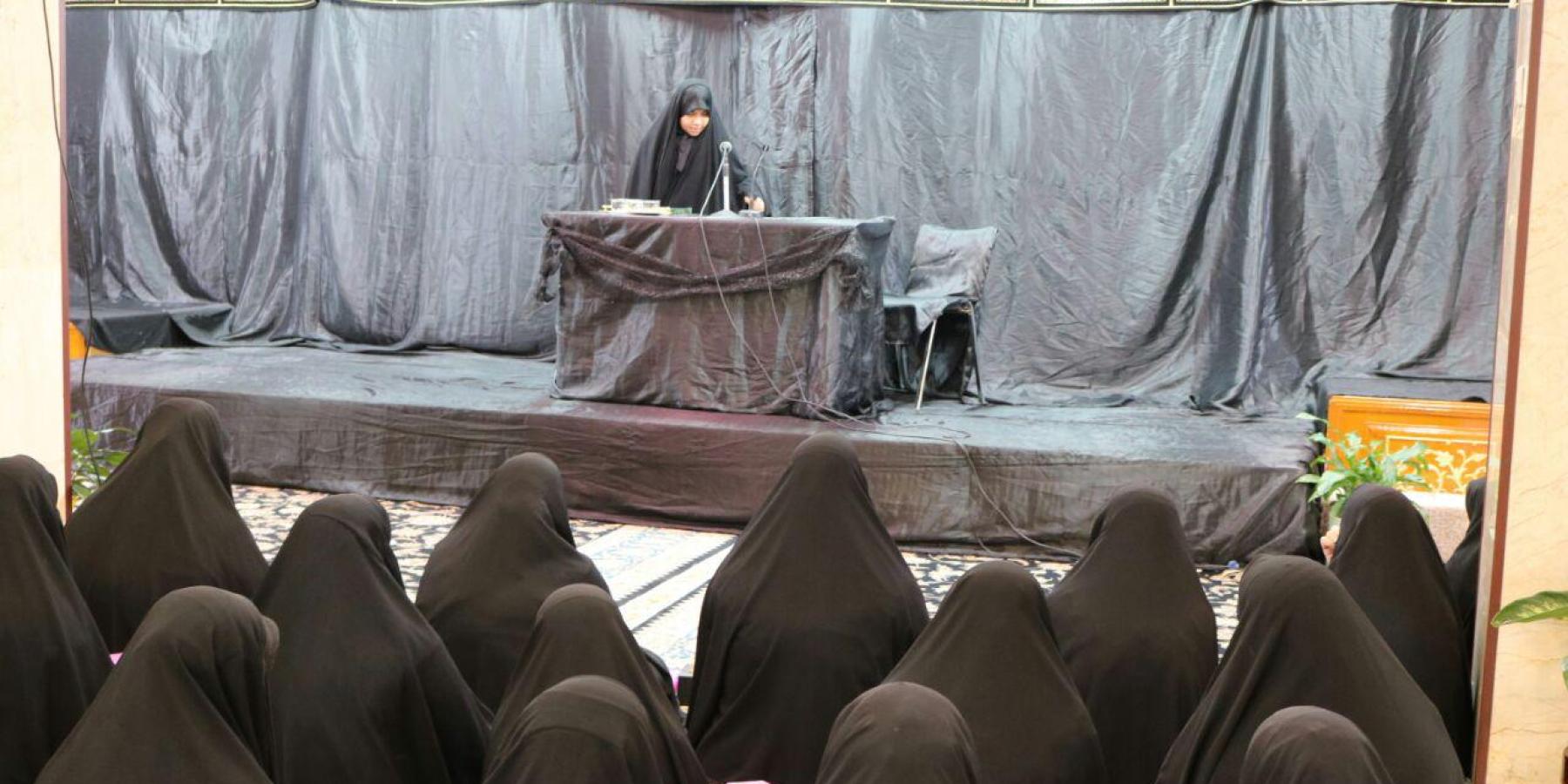 قسم الشؤون الدينية والفكرية النسوي يقيم مجالس العزاء في ذكرى وفاة عقيلة بني هاشم السيدة زينب(ع)