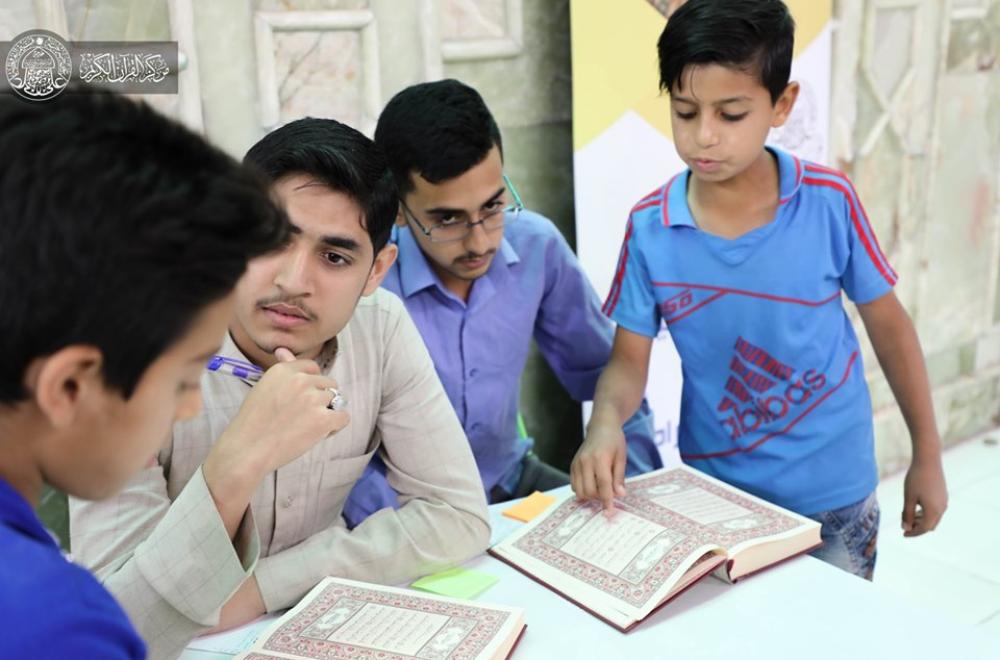 مركز القرآن الكريم ينشر محطات تعليم القراءة الصحيحة في أرجاء الصحن الحيدري الشريف 