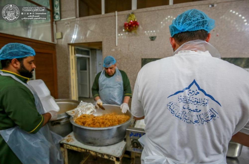 شعبة المتطوعين في العتبة العلوية : 150 متطوعا  يقدمون خدماتهم للزائرين في شهر رمضان المبارك