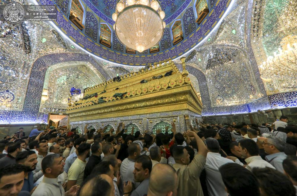 مرقد أمير المؤمنين (عليه السلام) يزدحم بالزائرين بمناسبة أيام عيد الفطر المبارك ( صور )