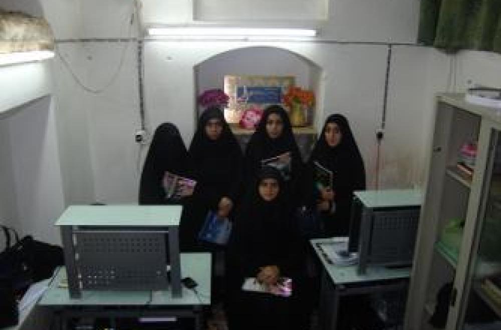 قسم الصحافة النسوية في العتبة العلوية المقدسة يستبقل وفدا من مدرسات المدرسة القرآنية النموذجية