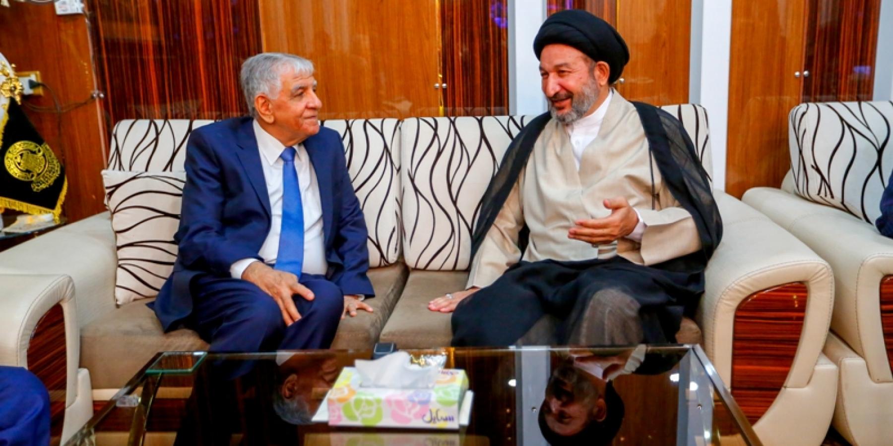 وزير النفط العراقي يتشرف بزيارة مرقد الامام (ع) ويلتقي بسماحة الأمين العام للعتبة العلوية