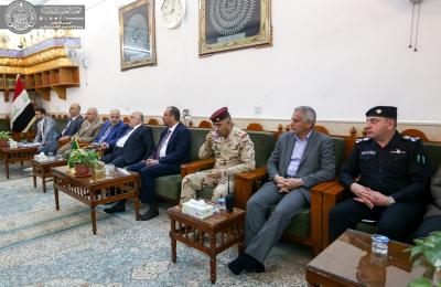 رئيس الوزراء حيدر العبادي يتشرف بزيارة مرقد الإمام علي (عليه السلام) ويلتقي برئيس وأعضاء لجنة إدارة العتبة العلوية المقدسة