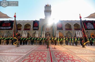 منتسبو العتبة العلوية يستذكرون شهداء كربلاء بالدموع والدعاء أثناء الزيارة الصباحية ( صور )