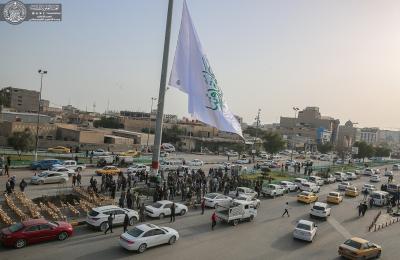 رفع راية أمير المؤمنين إيذانا بالموسم العبادي وتيمنا بولادة وليد الكعبة (عليه السلام) وسط النجف الأشرف