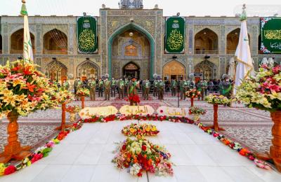 منتسبو العتبة العلوية يحيون المراسم السنوية لولادة سيدة نساء العالمين فاطمة الزهراء (عليها السلام) خلال الزيارة الصباحية