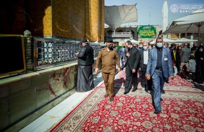 ممثل بابا الفاتيكان من مرقد الإمام أمير المؤمنين (ع) : احترامنا وتقديرنا لهذا المكان المقدس وأهميته الإنسانية