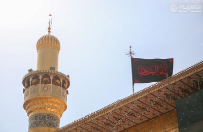 العتبة العلوية ترفع راية الحزن بمناسبة استشهاد الإمام الهادي (عليه السلام) وتنشر السواد بأرجاء الصحن الشريف – صور -