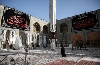 أجواء الحزن تخيّم على الصحن العلوي بعد رفع راية العزاء بذكرى رحيل العقيلة زينب (عليها السلام)