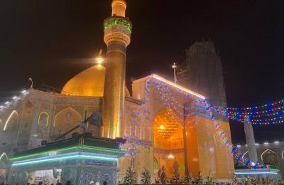 شاهد الأجواء العبادية في رحاب مرقد أمير المؤمنين (عليه السلام) حتى ساعات الفجر الأولى من يوم المبعث النبوي الشريف