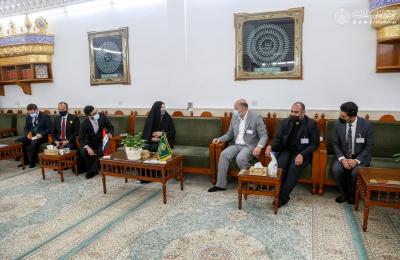 سفيرة استراليا في العراق تعرب عن احترامها وتقديرها للمرقد العلوي الطاهر وإعجابها بمعالمه التاريخية