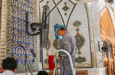 العتبة العلوية تنفذ حملة لصيانة مراوح الرذاذ والتعطير في الصحن الحيدري المطهر