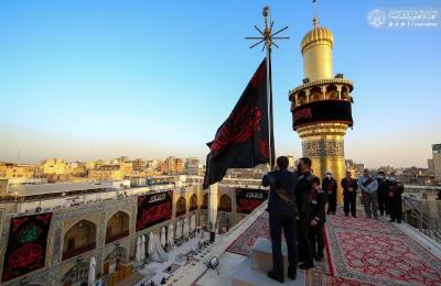العتبة العلوية المقدسة ترفع راية ( فزت ورب الكعبة ) إحياءً لذكرى استشهاد أمير المؤمنين (عليه السلام)
