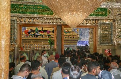 العتبة العلوية ... حشود الزائرين تتوافد الى المرقد العلوي الطاهر في أول أيام عيد الفطر المبارك