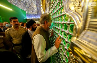 وزير الخارجية الباكستاني يتشرف بزيارة  مرقد أمير المؤمنين (عليه السلام)