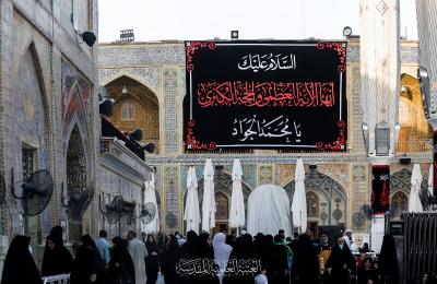العتبة العلوية المقدسة تنشر معالم الحزن والسواد استعدادا لذكرى استشهاد الإمام محمد الجواد ( عليه السلام)