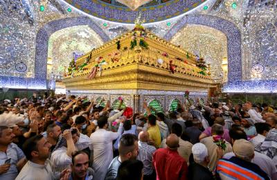المؤمنون يجددون البيعة والولاء لأمير المؤمنين (عليه السلام) عند ضريحه الطاهر في صباح يوم عيد الغدير الأغر – صور -