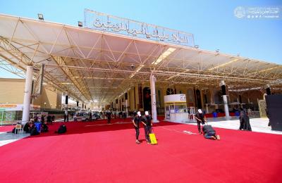 فرش محيط العتبة العلوية المقدسة بأكثر من 20 ألف متر من الكاربت الأحمر