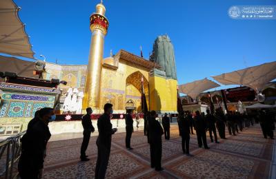  منتسبو العتبة العلوية المقدسة يحيون ذكرى شهادة أبي الفضل العباس (عليه السلام) خلال الزيارة الصباحية – صور -