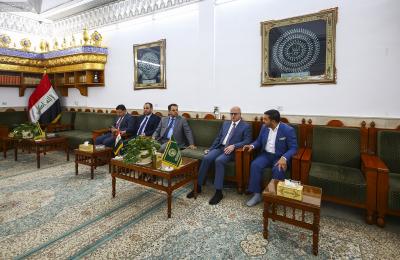 وزير التربية العراقي يتشرف بزيارة مرقد أمير المؤمنين (عليه السلام)