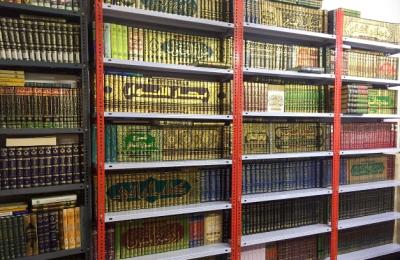 مكتبة الروضة الحيدرية تستقبل مكتبة كاملة لأحد فضلاء الحوزة العلمية 