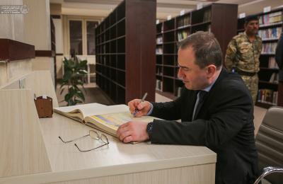 السفير الروسي يبدي إعجابه بمصادر الثقافة الإسلامية في مكتبة الروضة الحيدرية المطهرة 