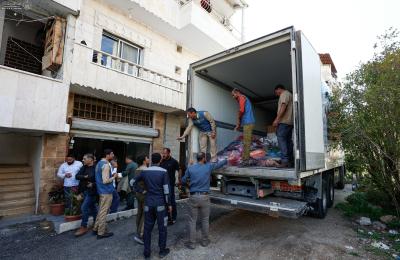 حملة (ويطعمون الطعام) تواصل توزيع المساعدات الإغاثية على العوائل المنكوبة في أحياء اللاذقية بسوريا
