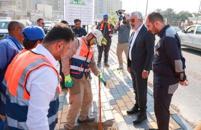 بحضور أمينها العام .. العتبة العلوية المقدسة تُشرع بحملة تشجير الطريق الحولي خدمةً لزائري المولى أمير المؤمنين(ع)