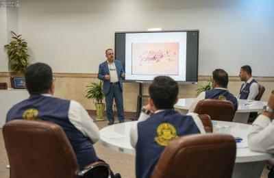 لتعزيز الوعي الثقافي والمعرفي لدى الخَدَم . . العتبة العلوية المقدسة تُنظِّم دورات تثقيفية حول معالم المرقد العلويّ الطاهر.