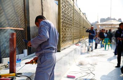 قسم الشؤون الهندسية في العتبة العلوية المقدسة يباشر بنصب سياج أمني حديث ذو طراز اسلامي 