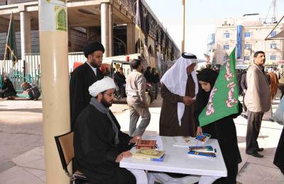 قسم الشؤون الدينية ينشر العشرات من المبلغين لبيان وتعريف الزائرين بالأحكام العقائدية مع توزيع عشرات الآلاف من المنشورات المتنوعة