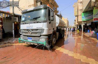 الخدمات الخارجية في العتبة العلوية تقوم بحملة غسل وتنظيف المدينة القديمة استعدادا لاستقبال زائري المبعث النبوي الشريف