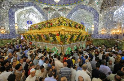  بالصور .. تزيين أرجاء مرقد أمير المؤمنين (ع) بالورود الطبيعية تمهيدا للاحتفال بمراسم ولادة المهدي المنتظر (عجل الله تعالى فرجه الشريف)