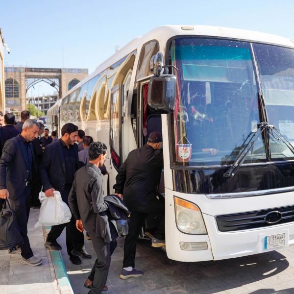 موكب خُدّام العتبة العلوية ينطلق إلى سامراء لخدمة الزائرين في ذكرى استشهاد الإمام العسكري (ع)