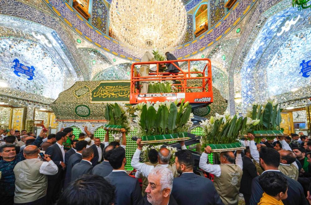 العتبة العلوية المقدسة تتزين بآلاف الورود الطبيعية احتفاءً بذكرى ولادة الإمام الرضا (عليه السلام) 