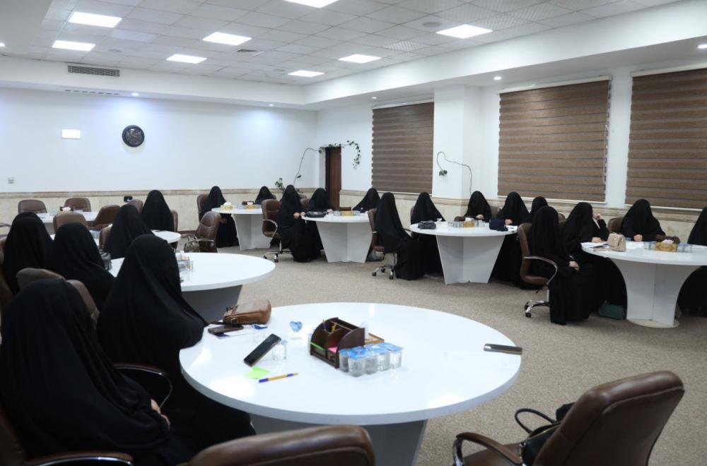 العتبة العلويّة المقدّسة .. برامج تدريبية صحية وفنية لخادمات المرقد العلويّ المطهّر 