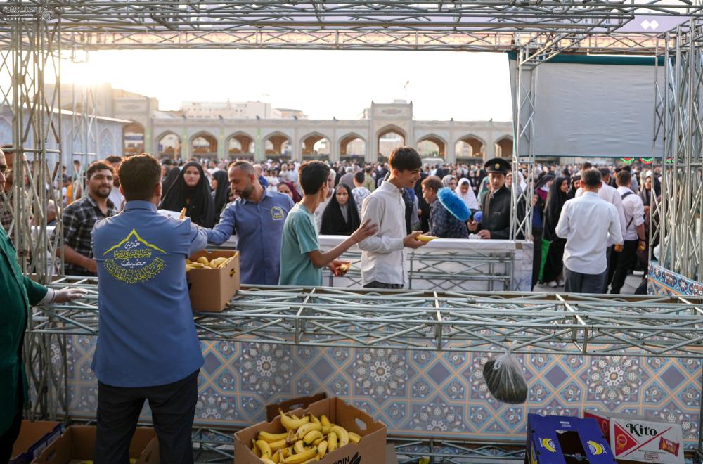 العتبة العلويّة المقدّسة تشارك بتقديم الخدمات للزائرين بمناسبة مولد الإمام الرضا (ع) في مشهد المقدّسة 