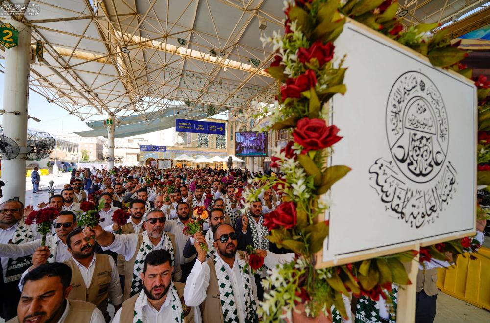 خَدَمُ العتبة العلويّة المقدّسة يُجدّدون الولاء أمام سيّد بيعة الغدير الأغرّ (ع) داخل الصحن الشريف