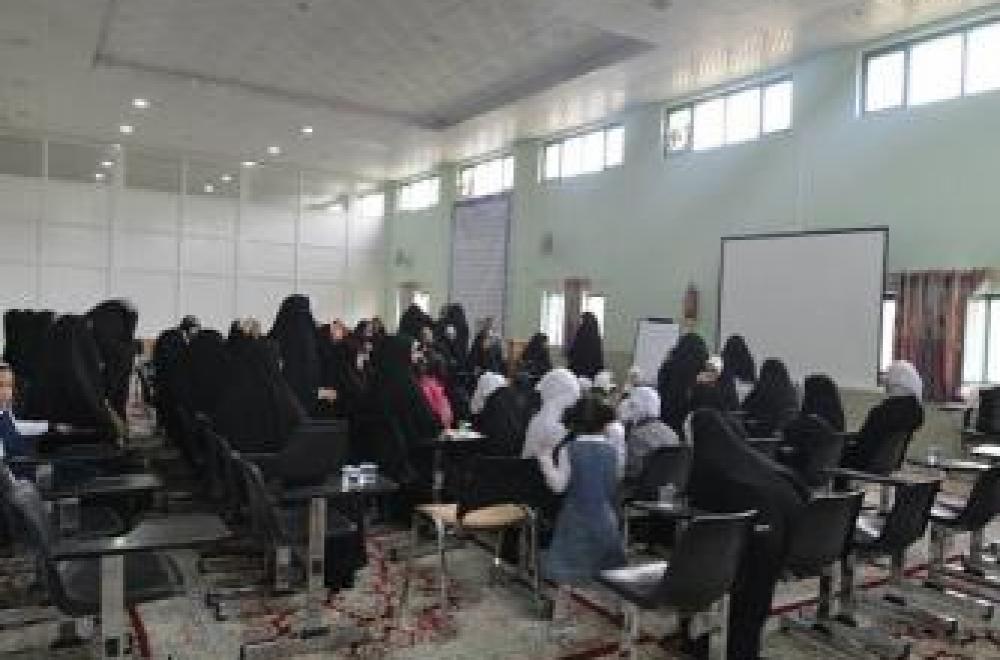 العتبة العلوية المقدسة تستضيف إدارة وطلبة مدرسة مكة المكرمة الابتدائية للبنات